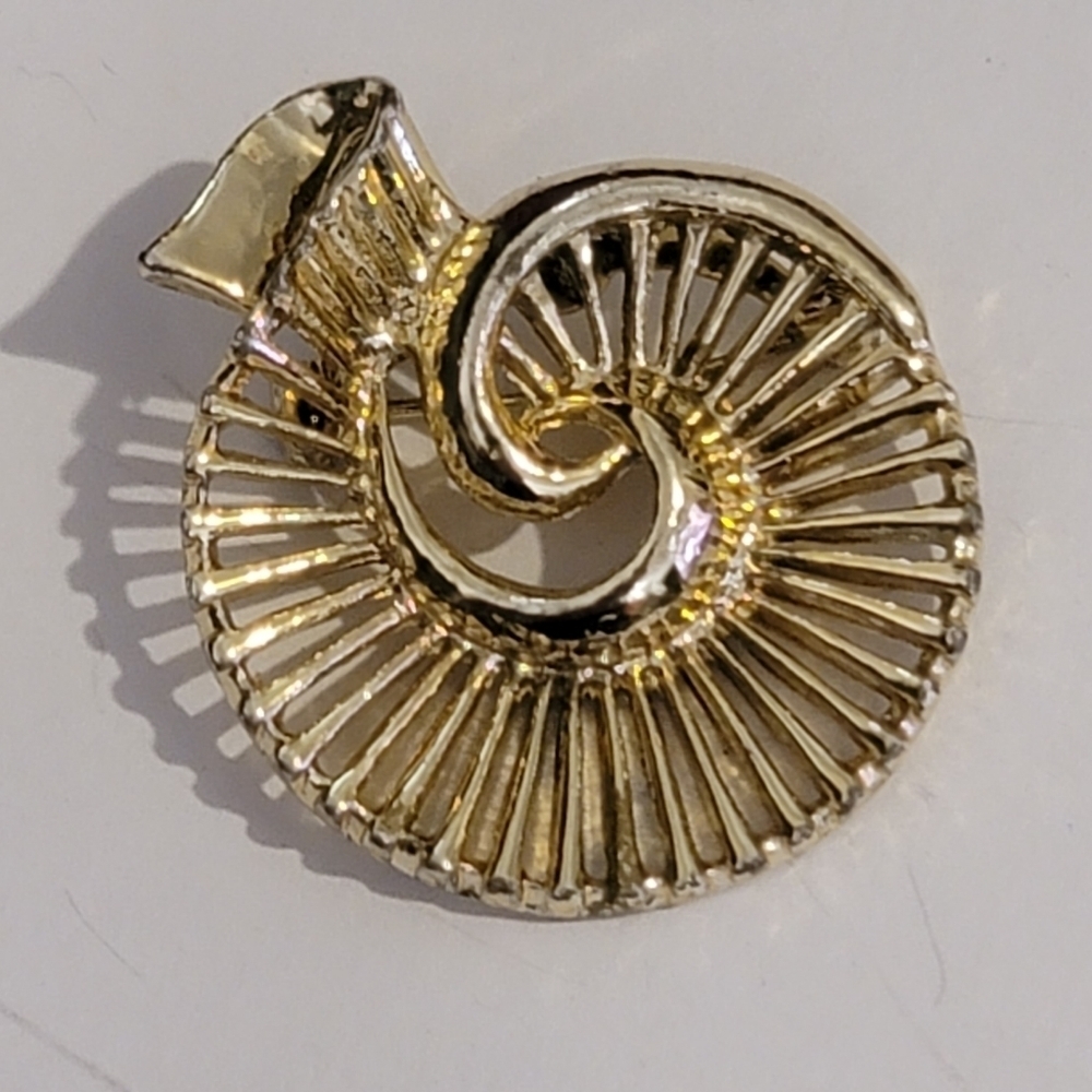 Vintage Gerry's Brooch Gold Tone Dimensional Design